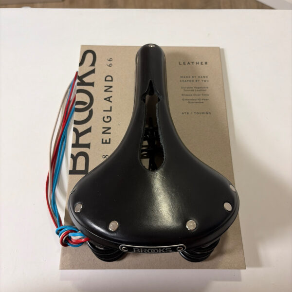 Brooks England Leder-Fahrradsattel Carved (mit Federung) Schwarz | ATB / Touring | NEU